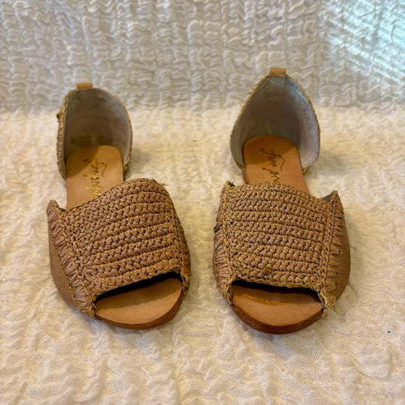 Free People Beaumont woven flat sandals! - Picture 2 of 7